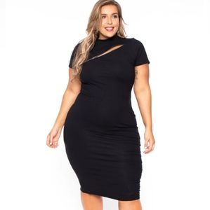 Curvy Sense Figure Flattering   Black Dress with stylish slit across front. 2XL.